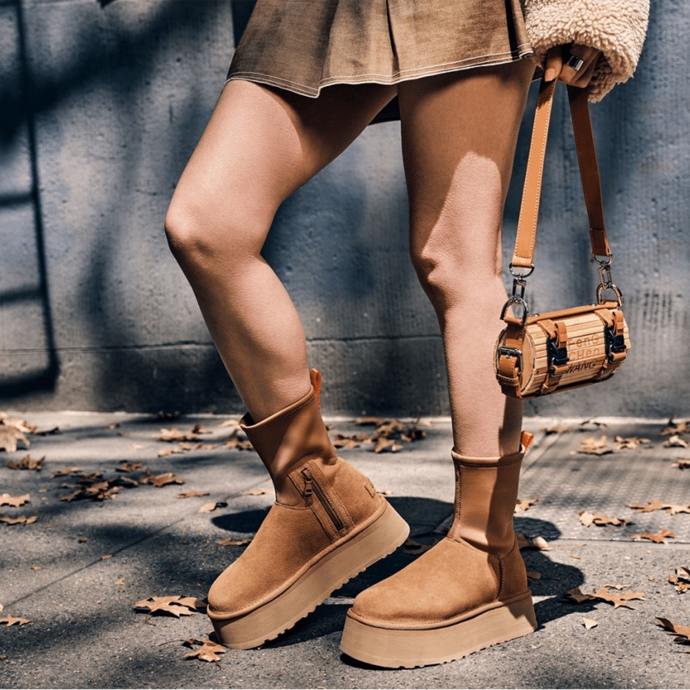 UGG Classic Dipper Boot in Chestnut - Picture 2 of 11